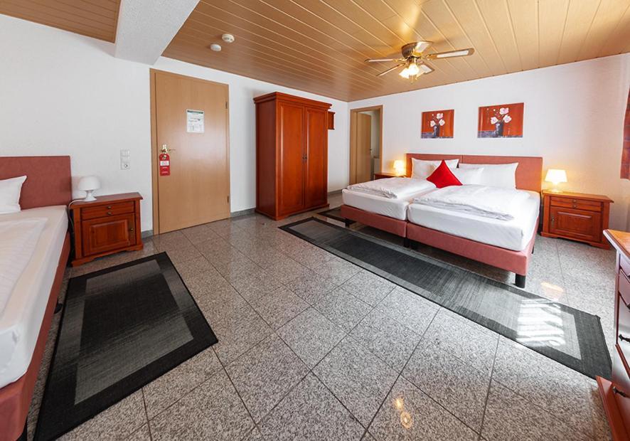 Hotel Avalon ลันท์ชตูห์ล ภายนอก รูปภาพ