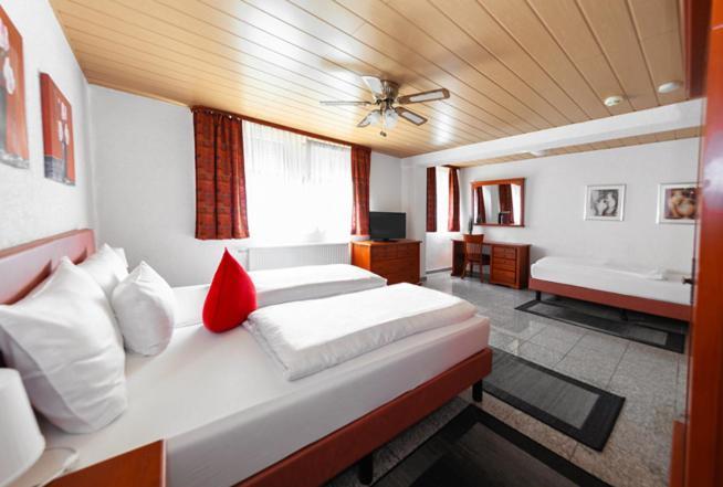 Hotel Avalon ลันท์ชตูห์ล ภายนอก รูปภาพ